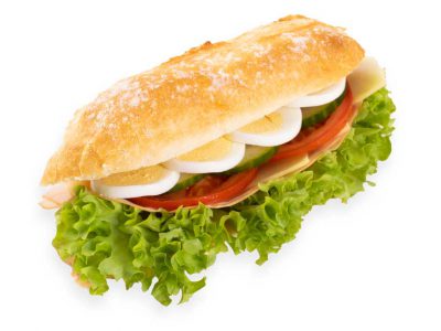 Stokbroodje gezond met ham, kaas, komkommer, tomaat, sla en french dressing