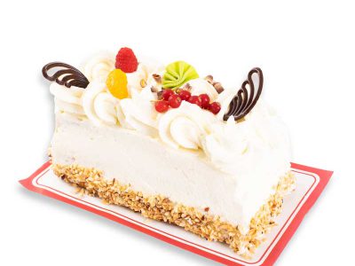 Heerlijke opgespoten cake met roomboter en slagroom van Bakkerij Maxima!